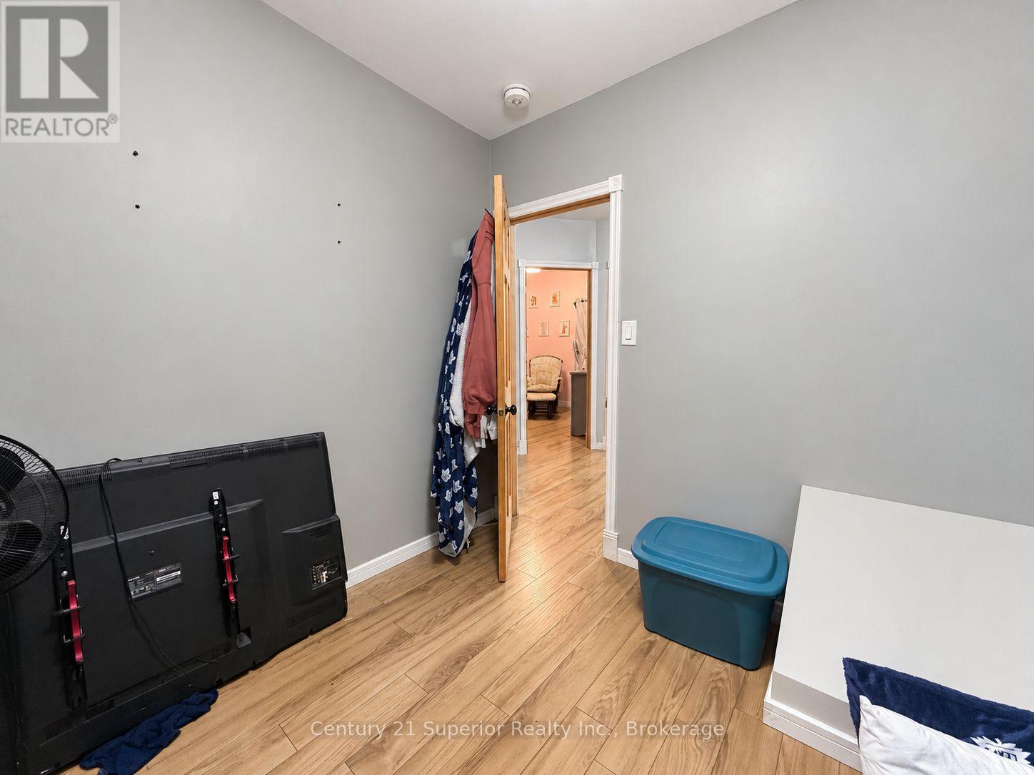 128 Bethune Street Property Photo 31