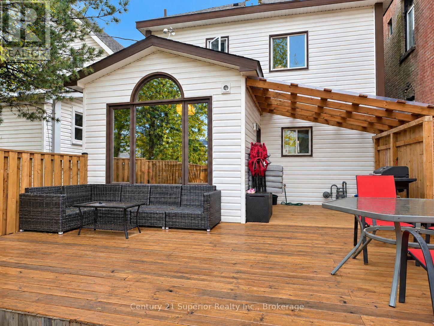 128 Bethune Street Property Photo 38