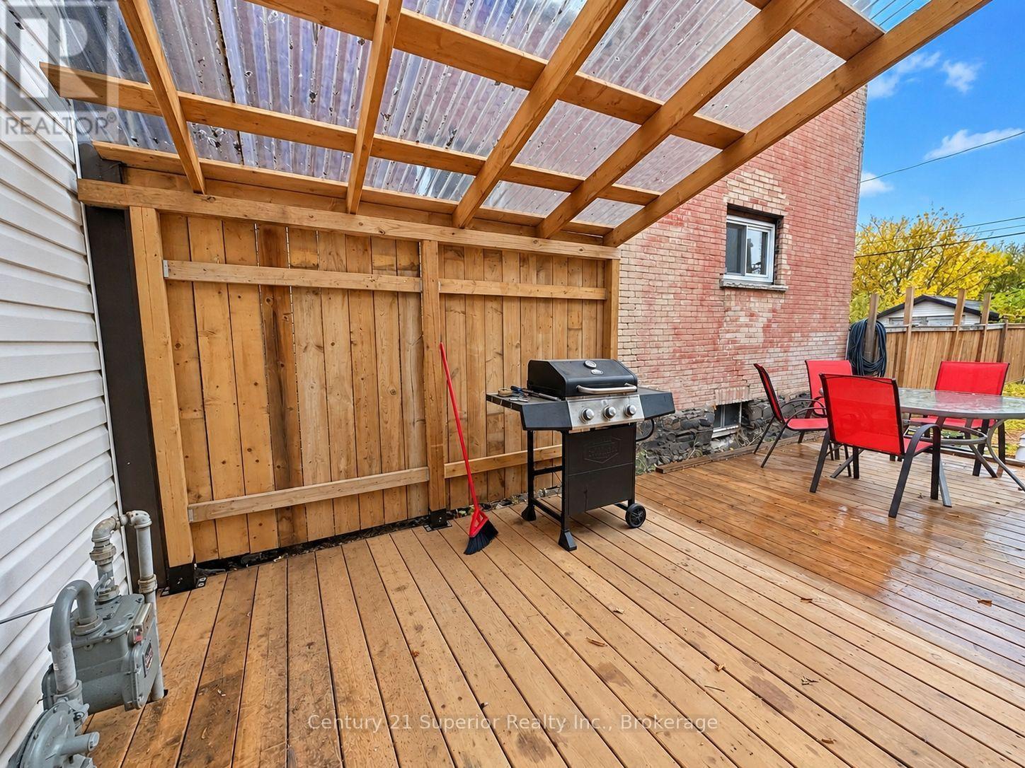 128 Bethune Street Property Photo 41