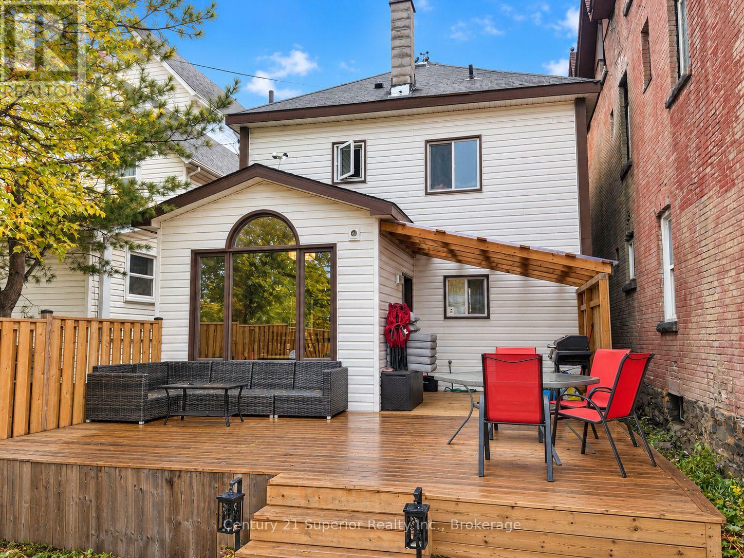 128 Bethune Street Property Photo 43