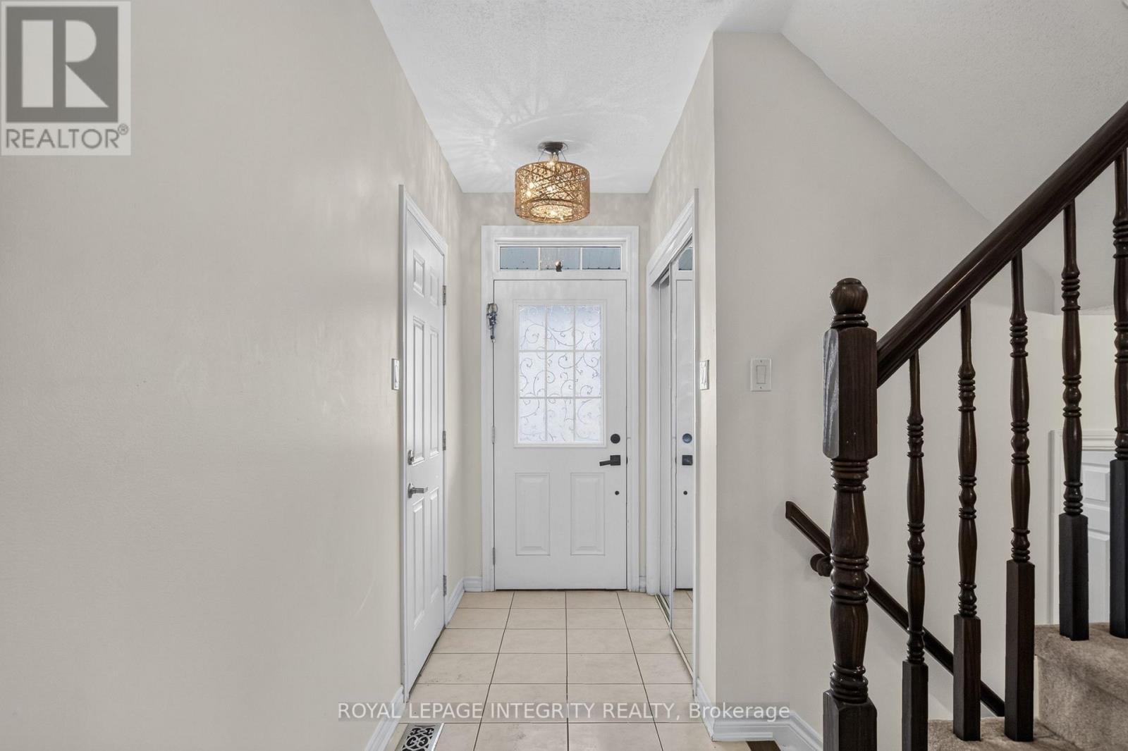 414 Meadowhawk Crescent Property Photo 4