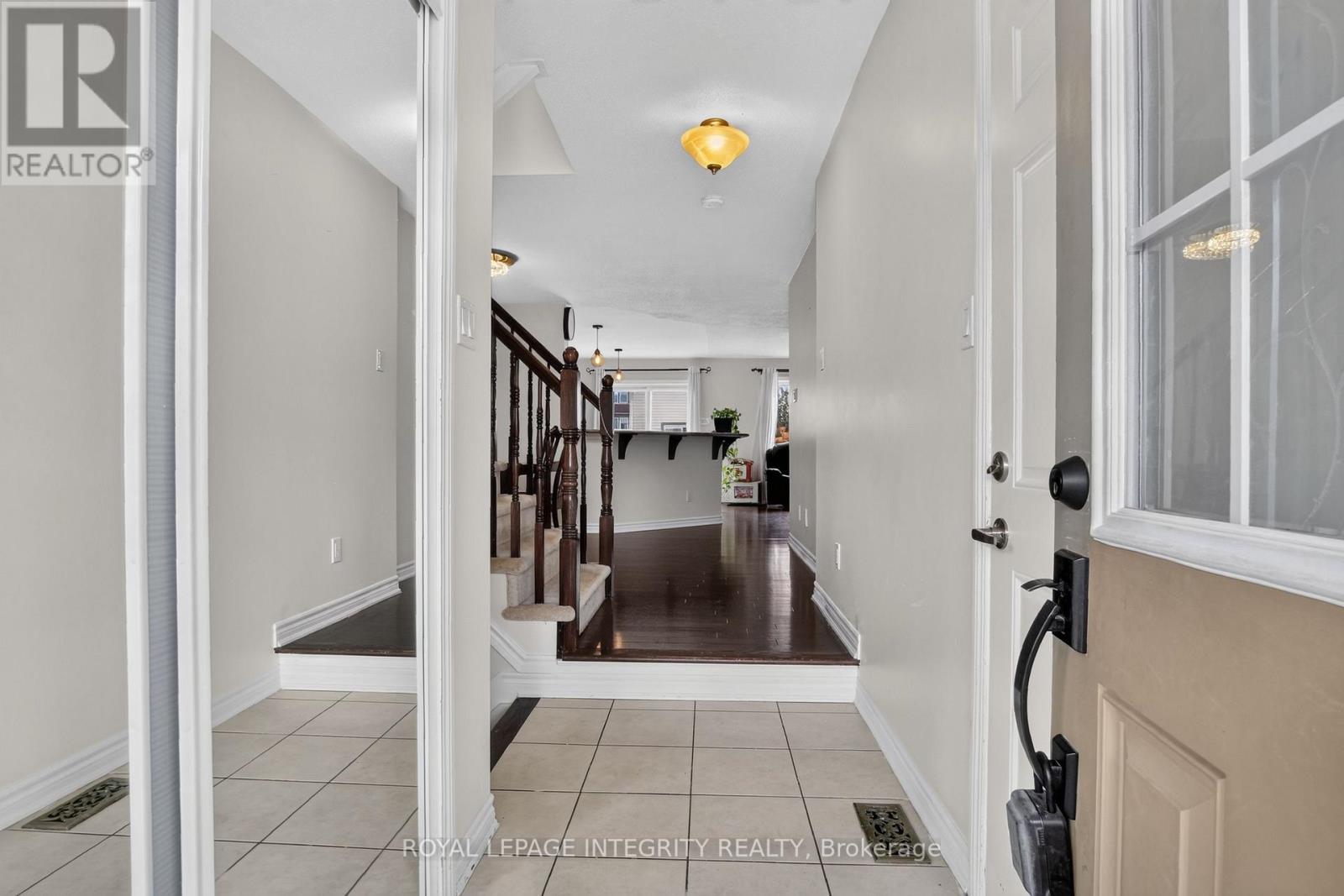 414 Meadowhawk Crescent Property Photo 5