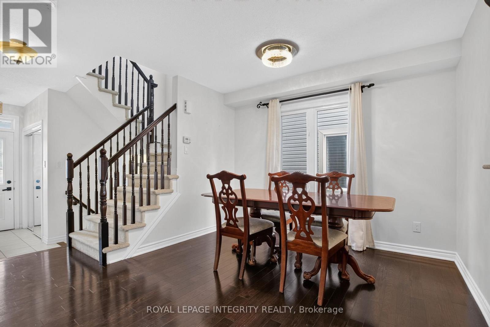 414 Meadowhawk Crescent Property Photo 6