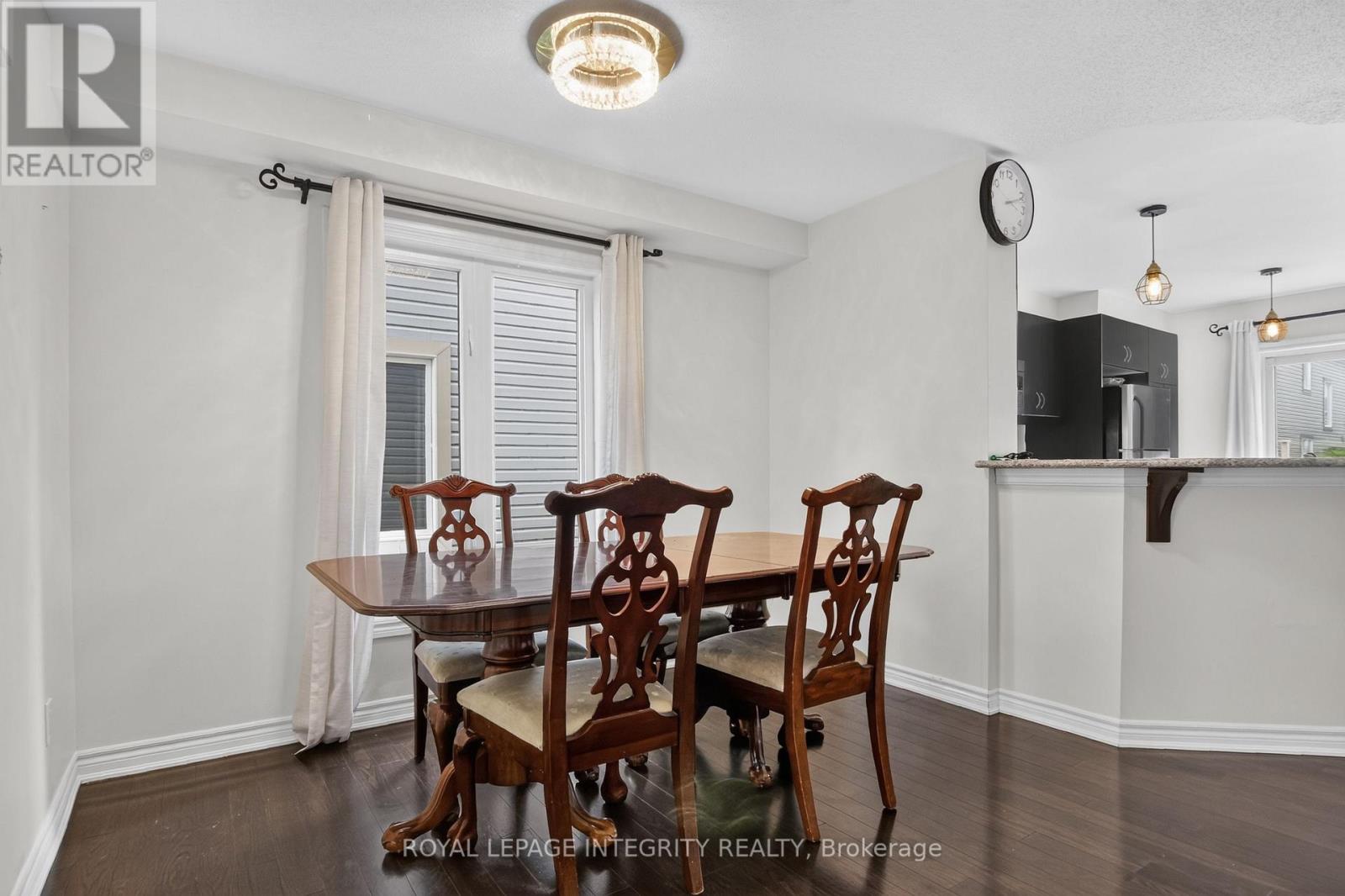 414 Meadowhawk Crescent Property Photo 7