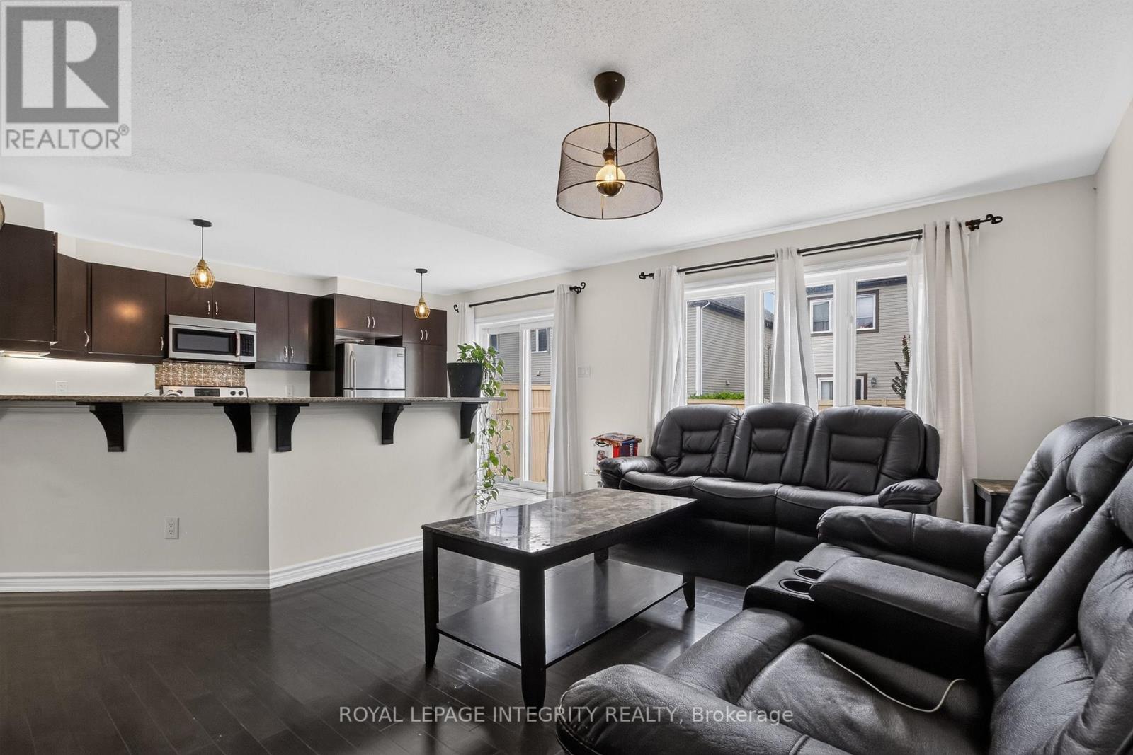414 Meadowhawk Crescent Property Photo 10