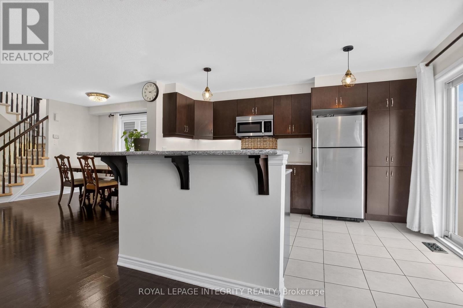 414 Meadowhawk Crescent Property Photo 11