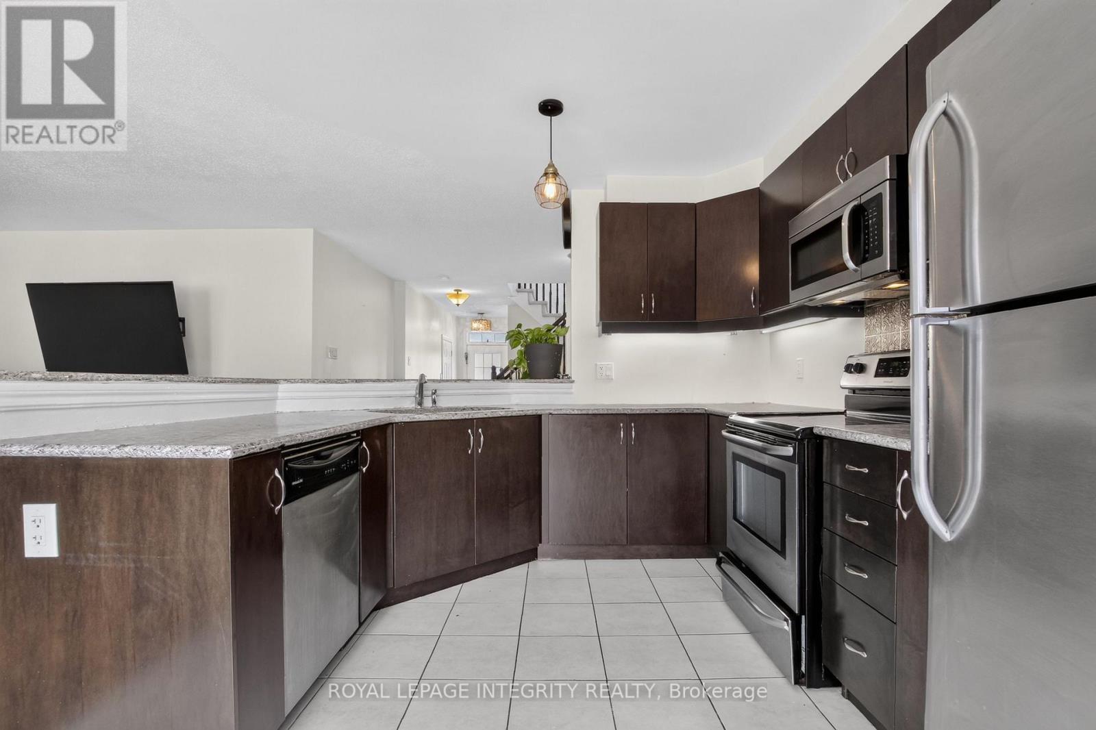 414 Meadowhawk Crescent Property Photo 12