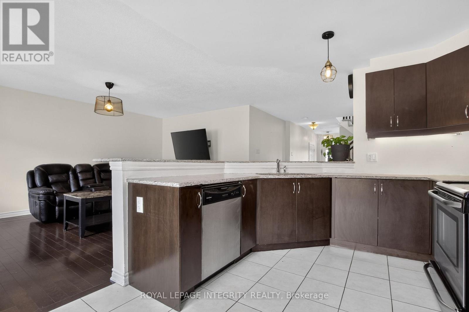 414 Meadowhawk Crescent Property Photo 13