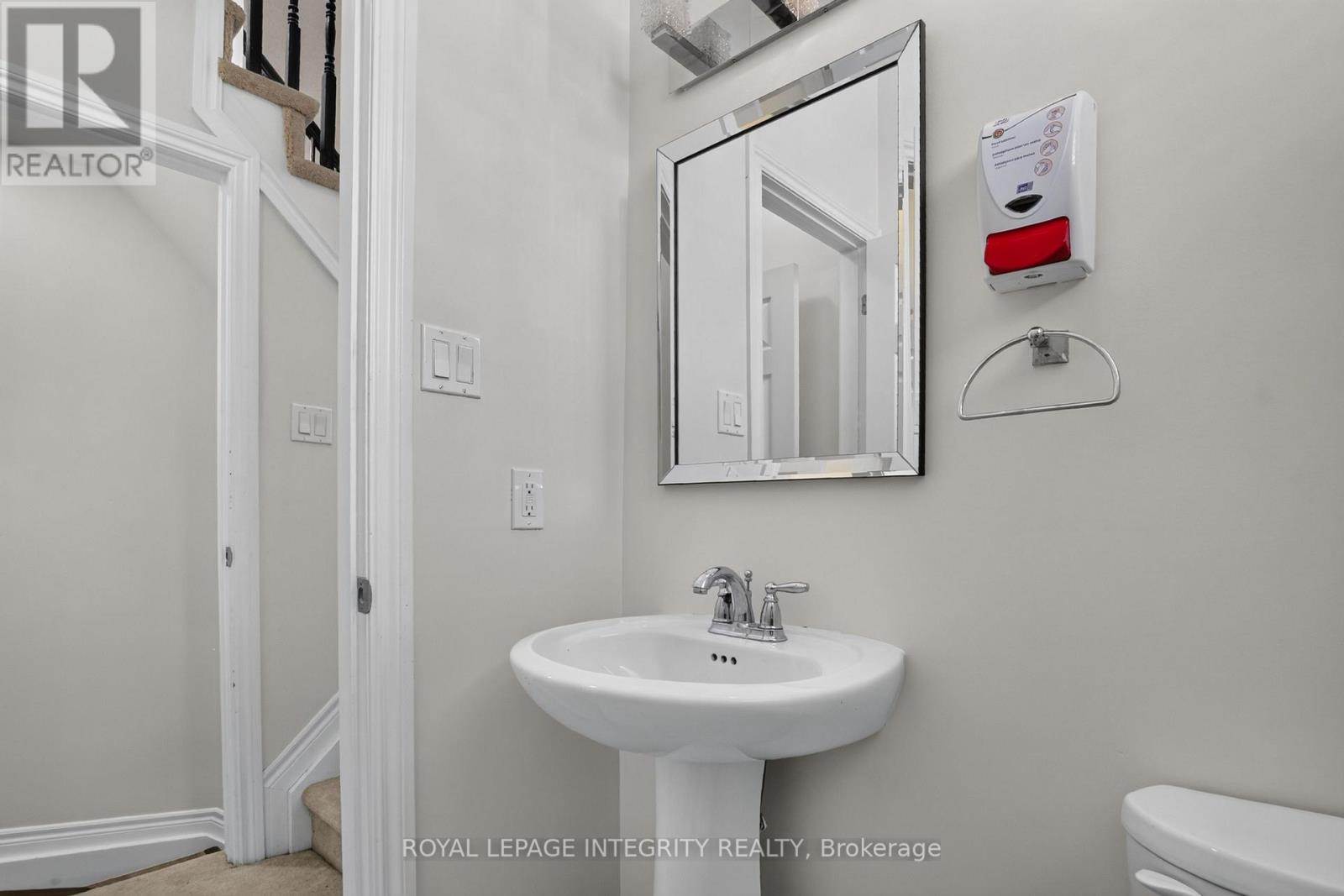 414 Meadowhawk Crescent Property Photo 15
