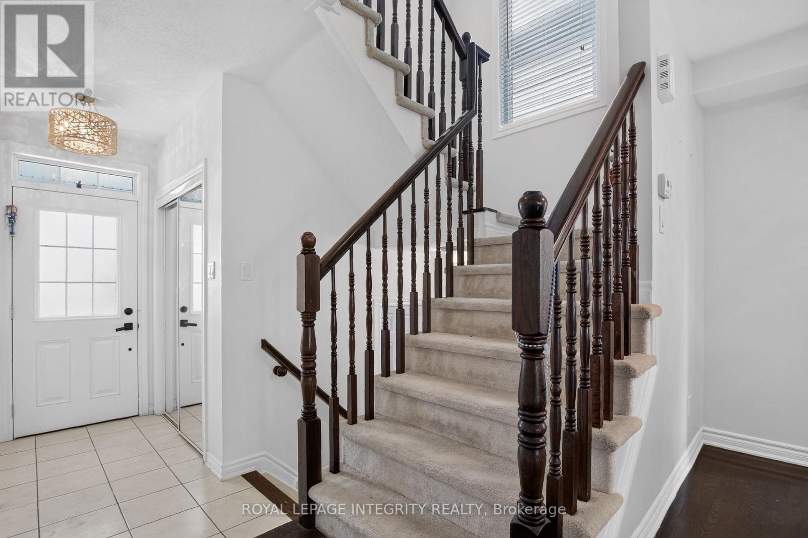 414 Meadowhawk Crescent Property Photo 16