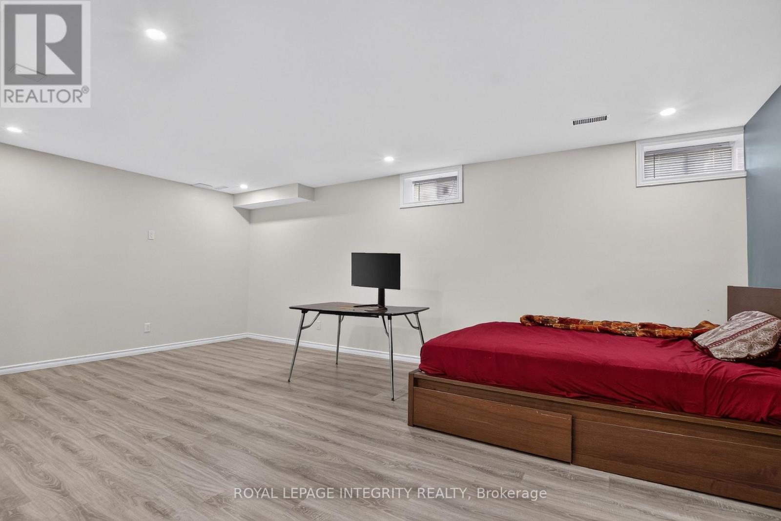 414 Meadowhawk Crescent Property Photo 25