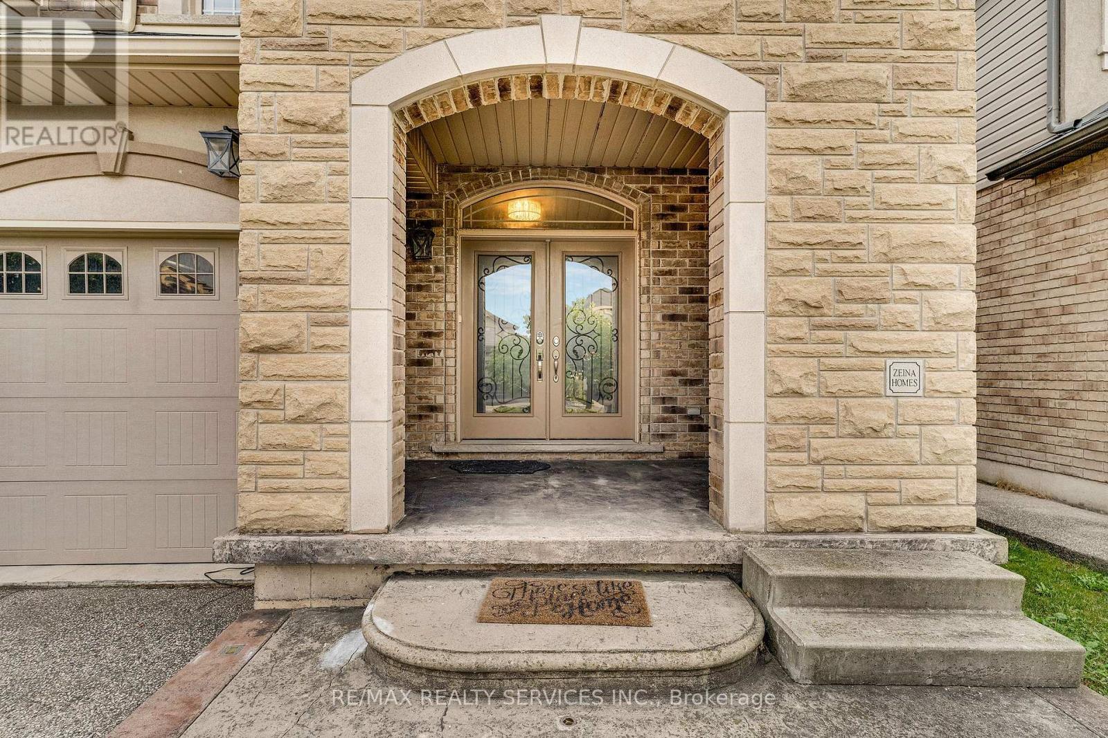 16 Sistine Court Property Photo 2