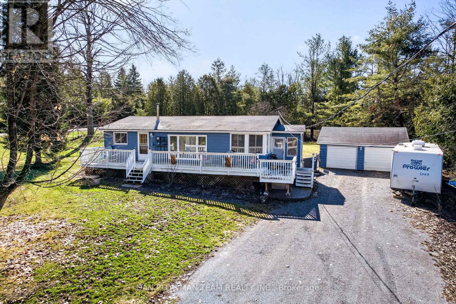 1545 Westview Crescent Property Photo 3