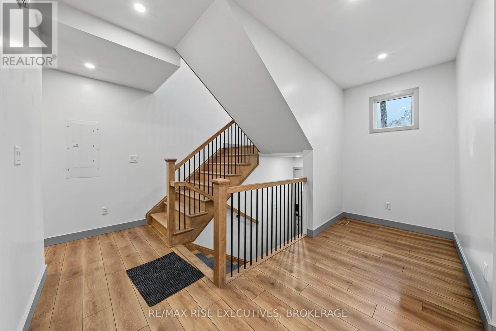 675 Collins Bay Road Property Photo 4