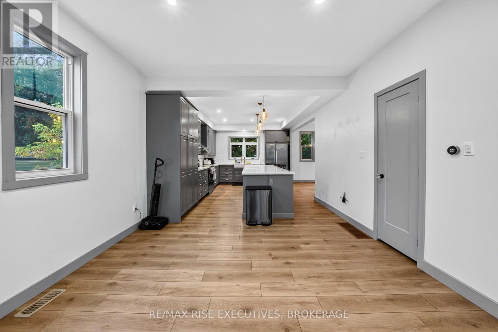 675 Collins Bay Road Property Photo 6