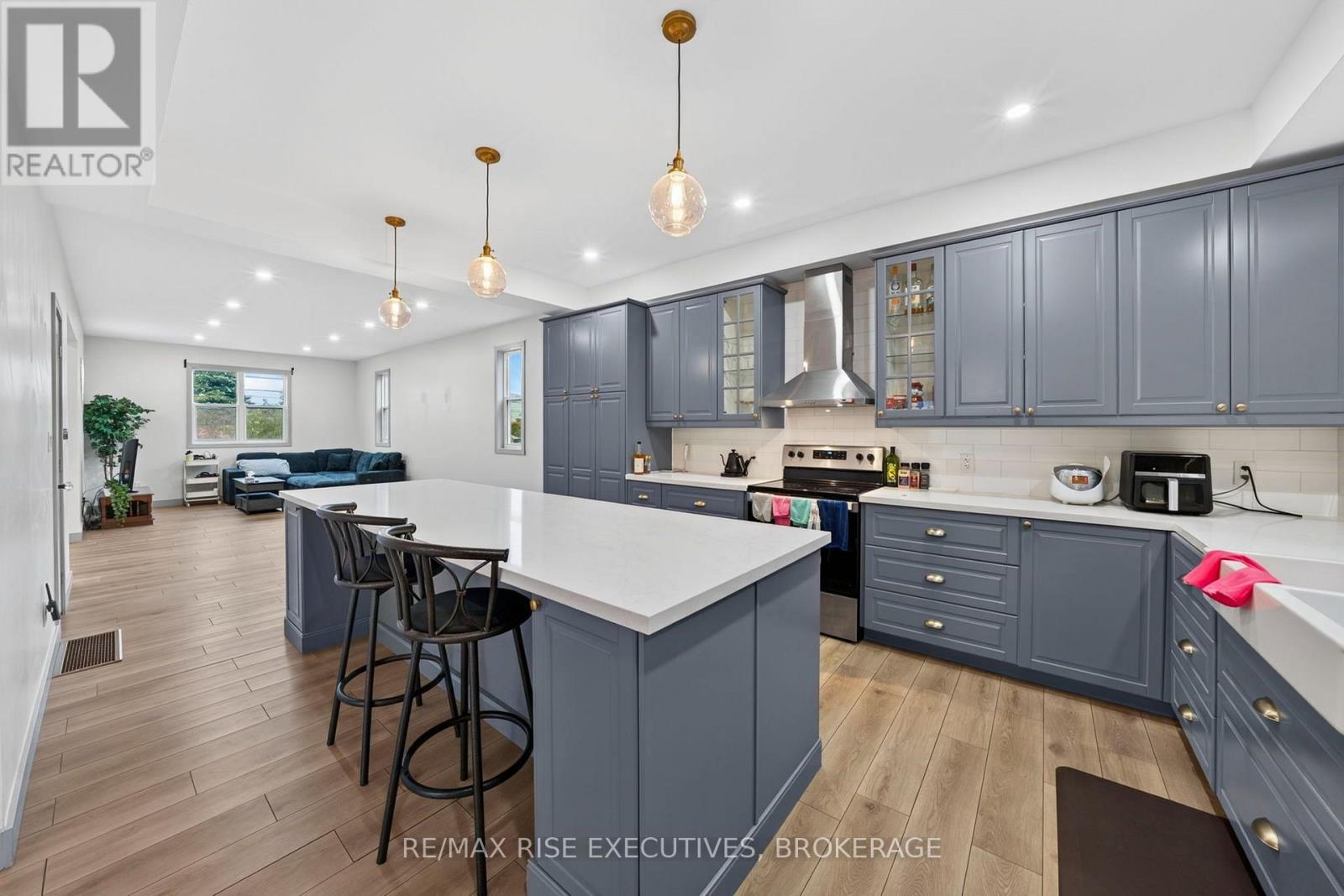 675 Collins Bay Road Property Photo 8