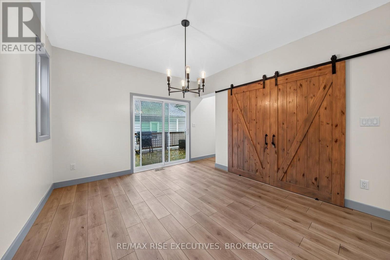 675 Collins Bay Road Property Photo 10