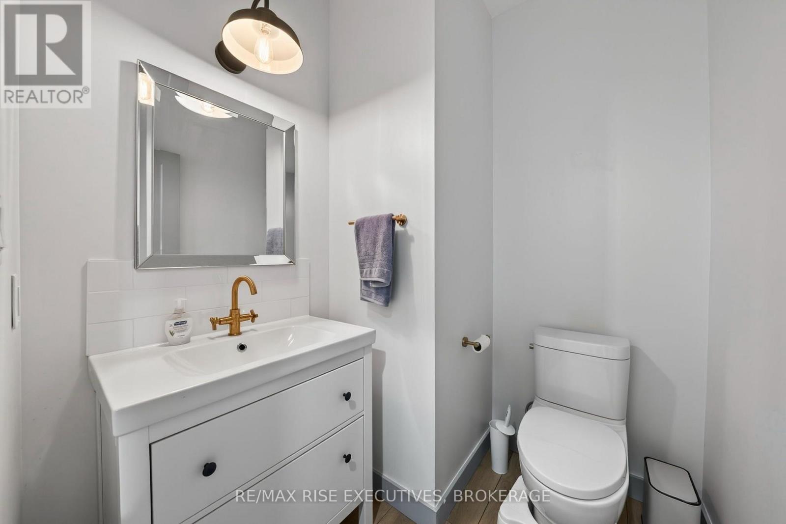 675 Collins Bay Road Property Photo 12