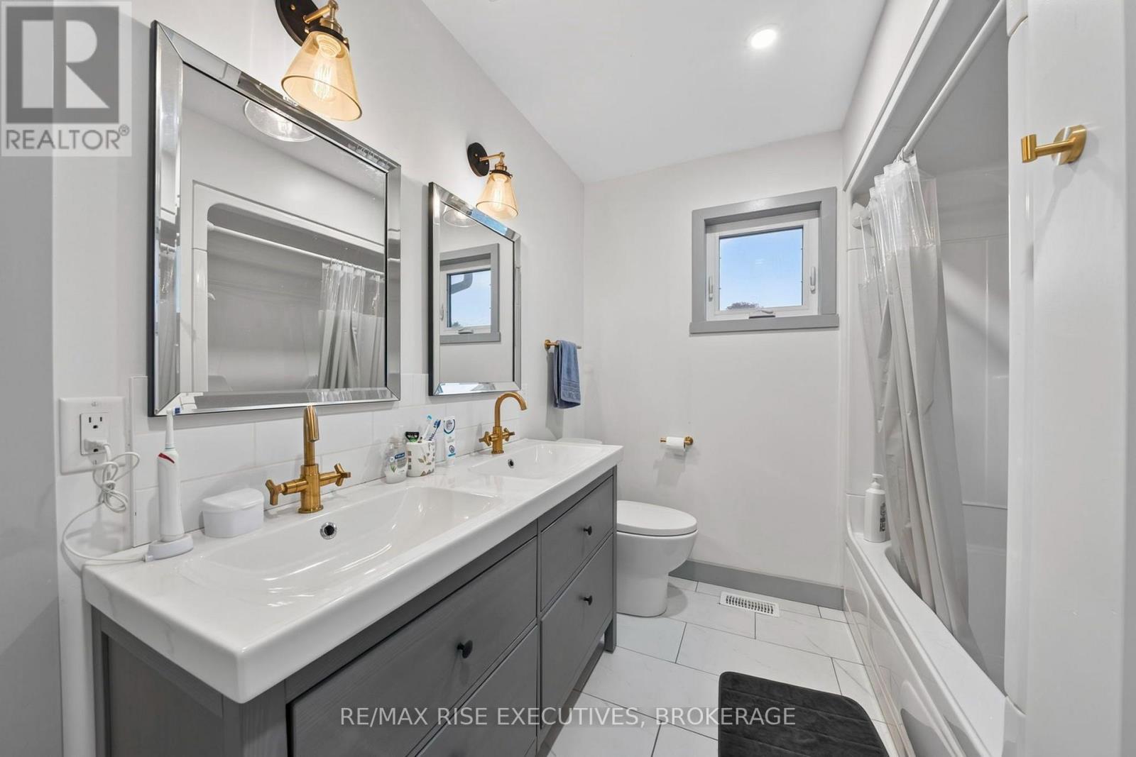 675 Collins Bay Road Property Photo 16