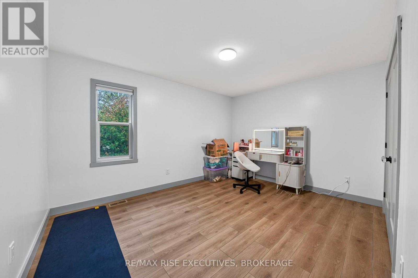 675 Collins Bay Road Property Photo 17