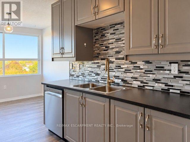 615 - 200 Jamieson Parkway Property Photo 5