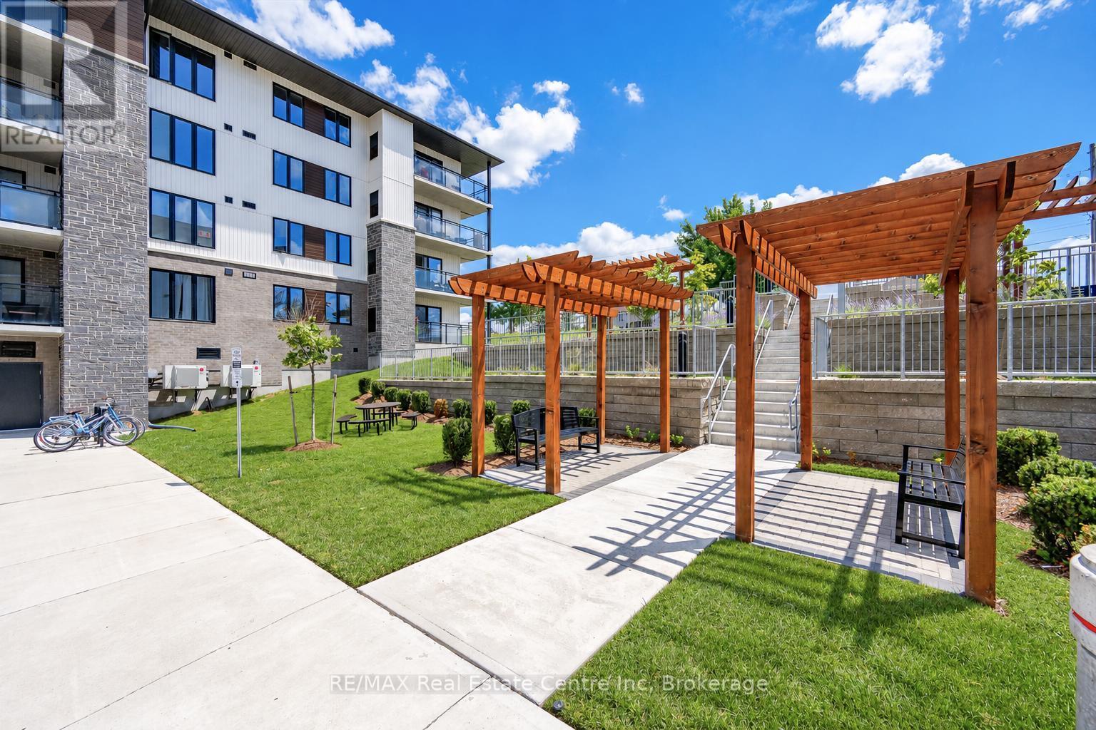 106 - 104 Summit Ridge Drive Property Photo 17