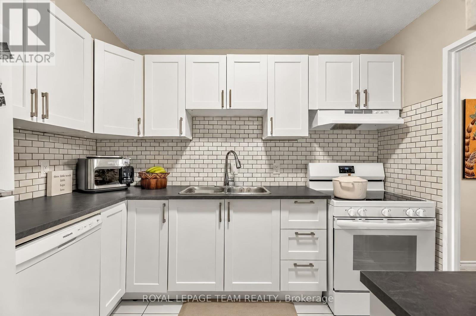 107 - 515 St. Laurent Boulevard Property Photo 8