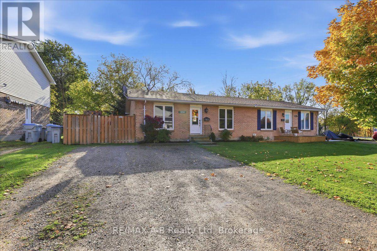 129b Mitchell Court Property Photo 1