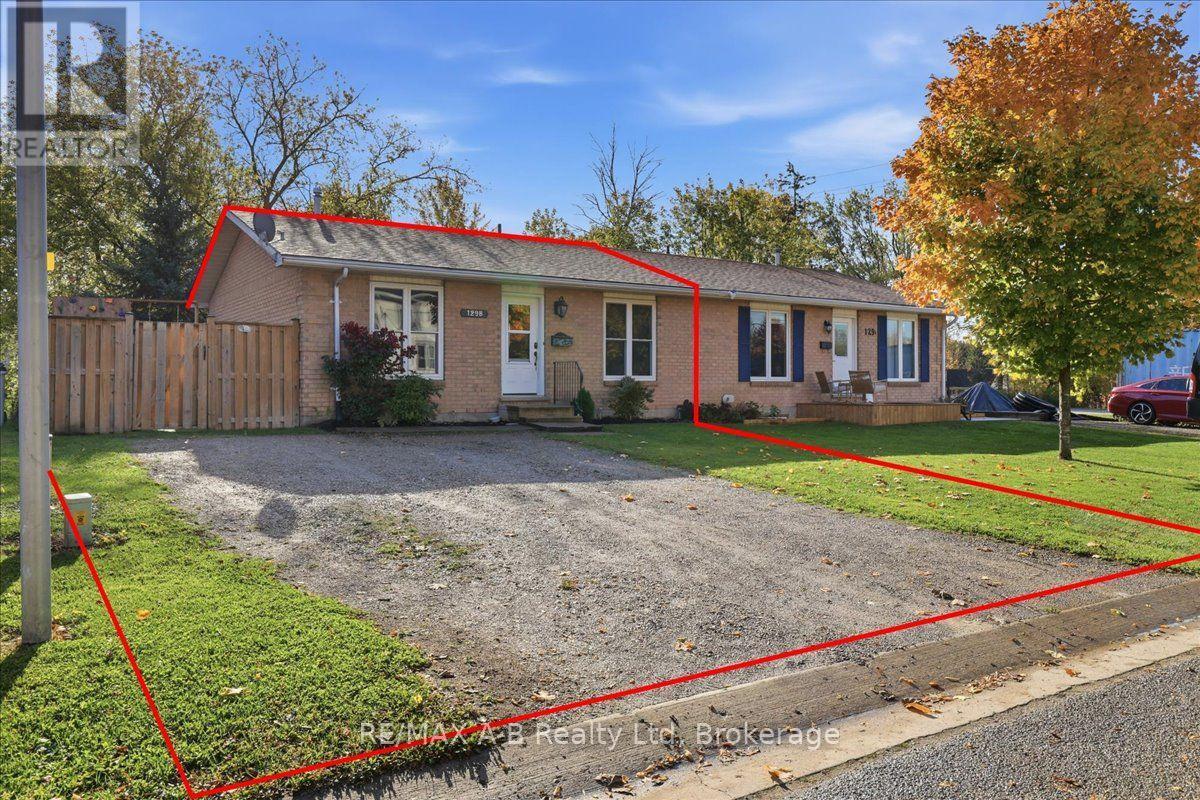 129b Mitchell Court Property Photo 2