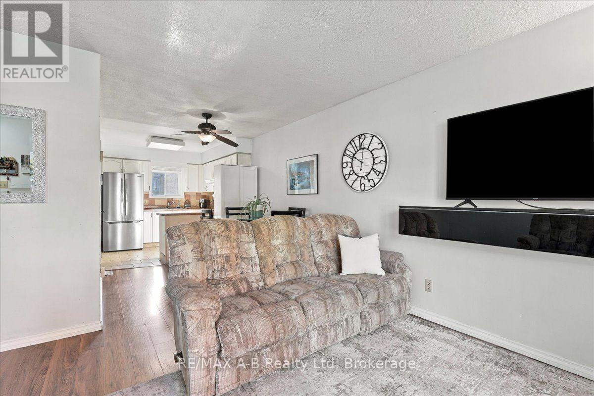 129b Mitchell Court Property Photo 7
