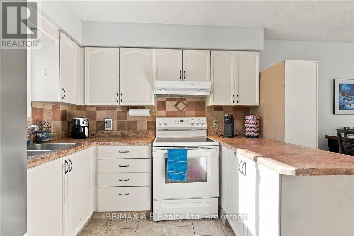 129b Mitchell Court Property Photo 12