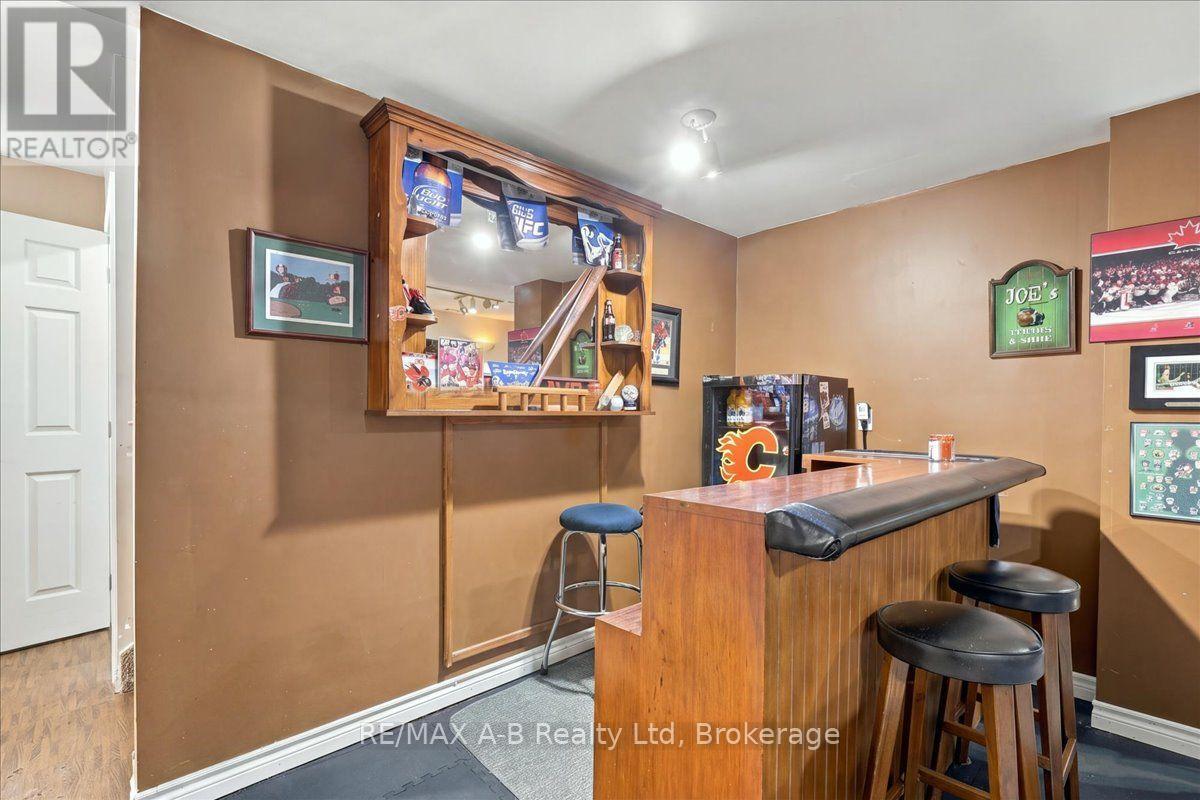 129b Mitchell Court Property Photo 32