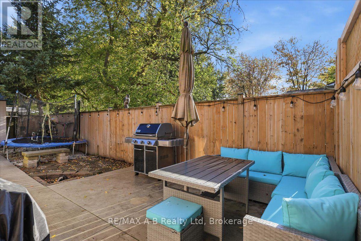 129b Mitchell Court Property Photo 41