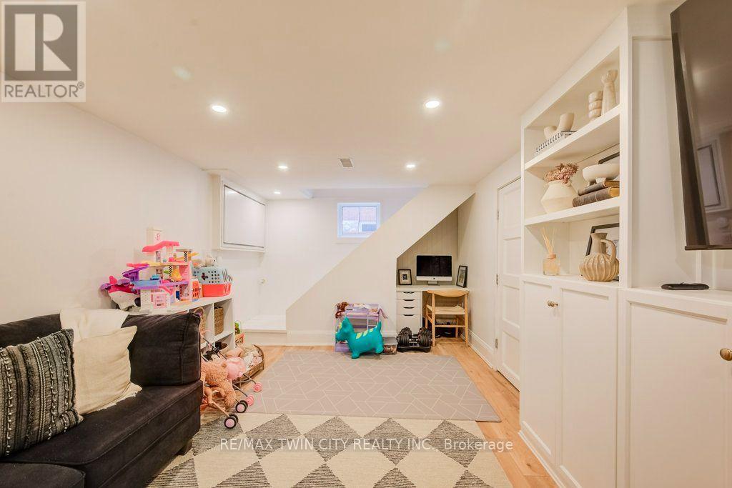 22 Whitney Place Property Photo 38