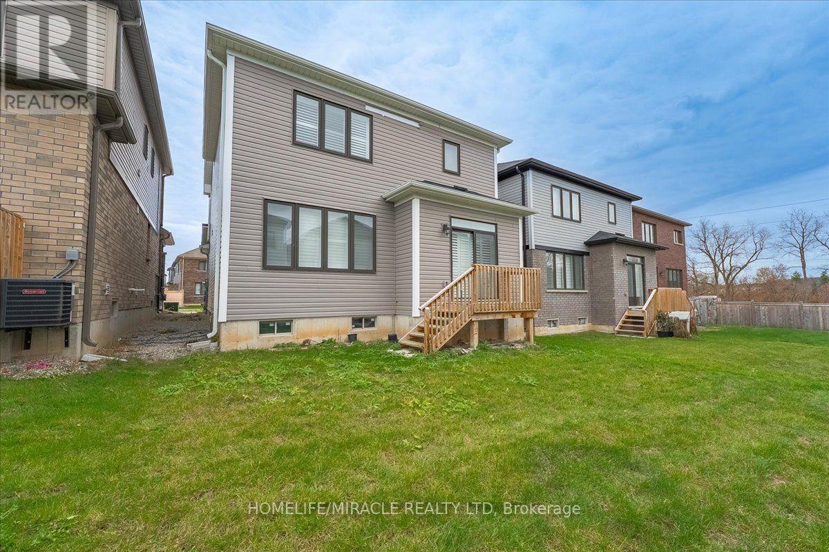 35 Santos Drive Property Photo 32