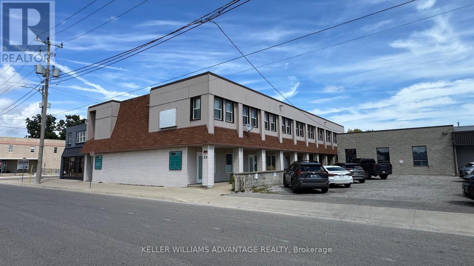 39 Kent Street N Property Photo 1