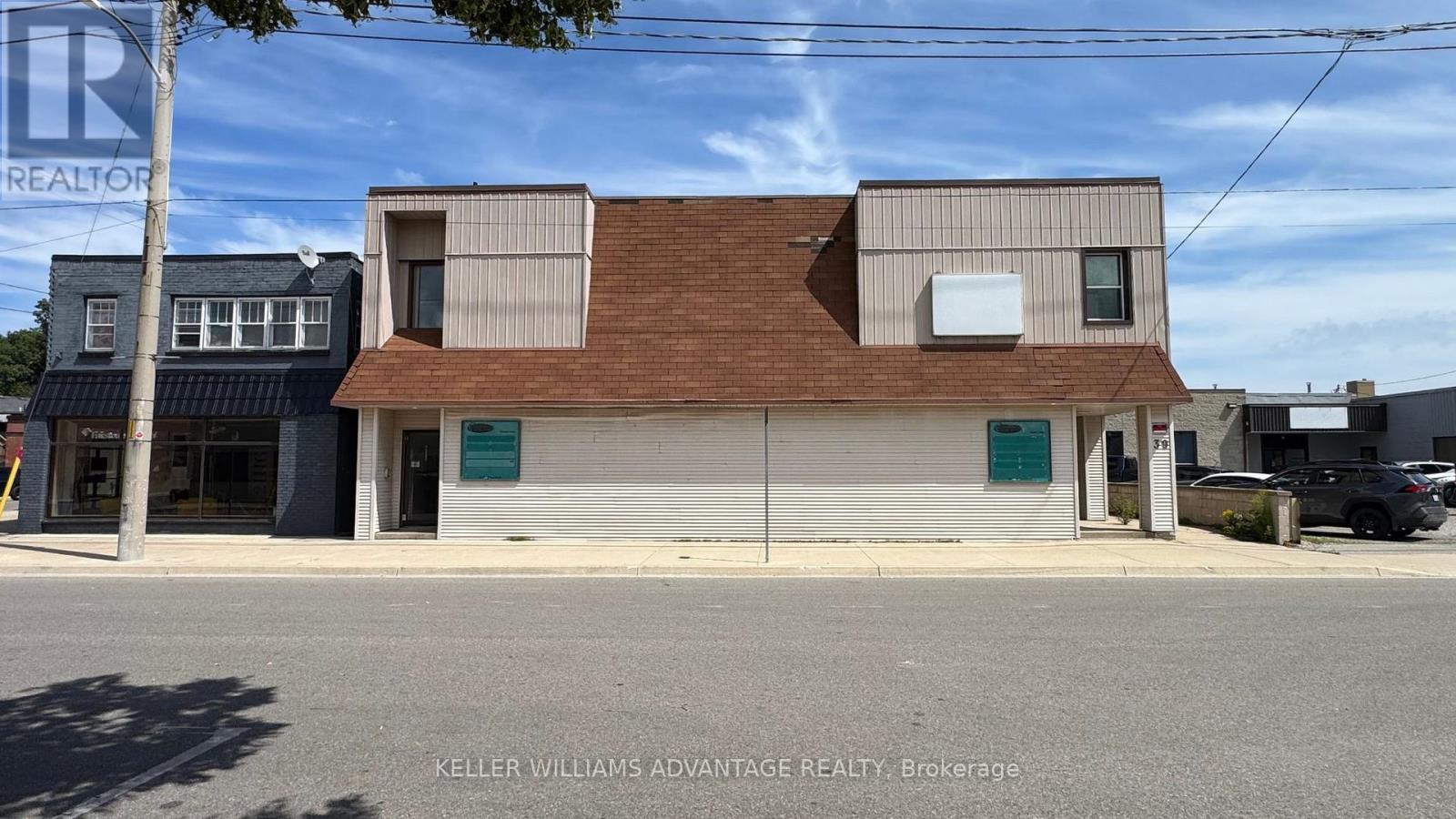39 Kent Street N Property Photo 2