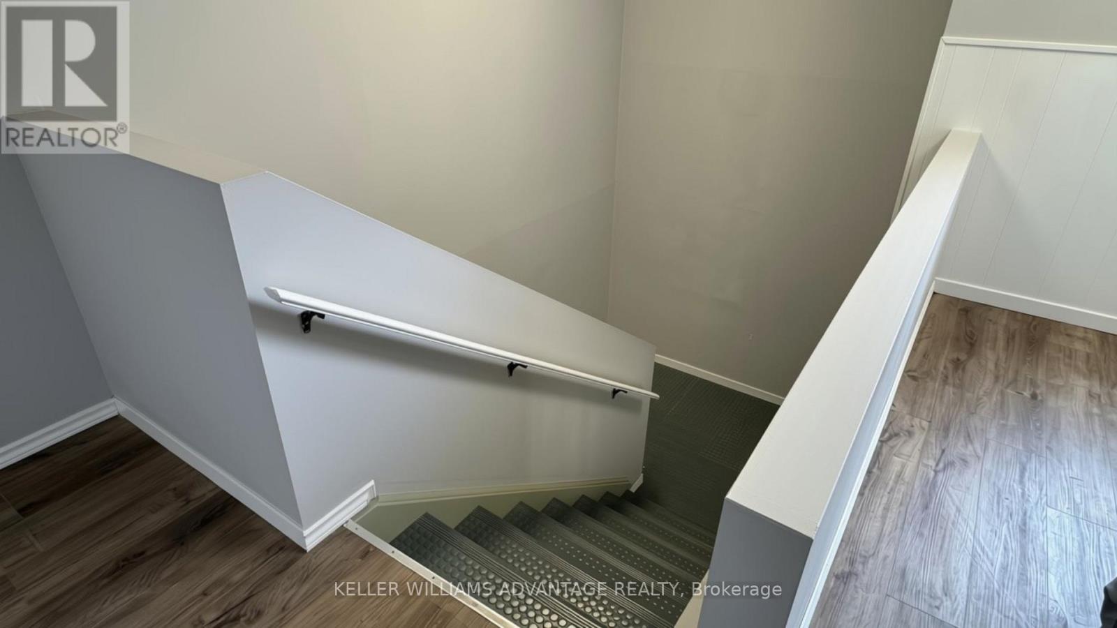 39 Kent Street N Property Photo 3