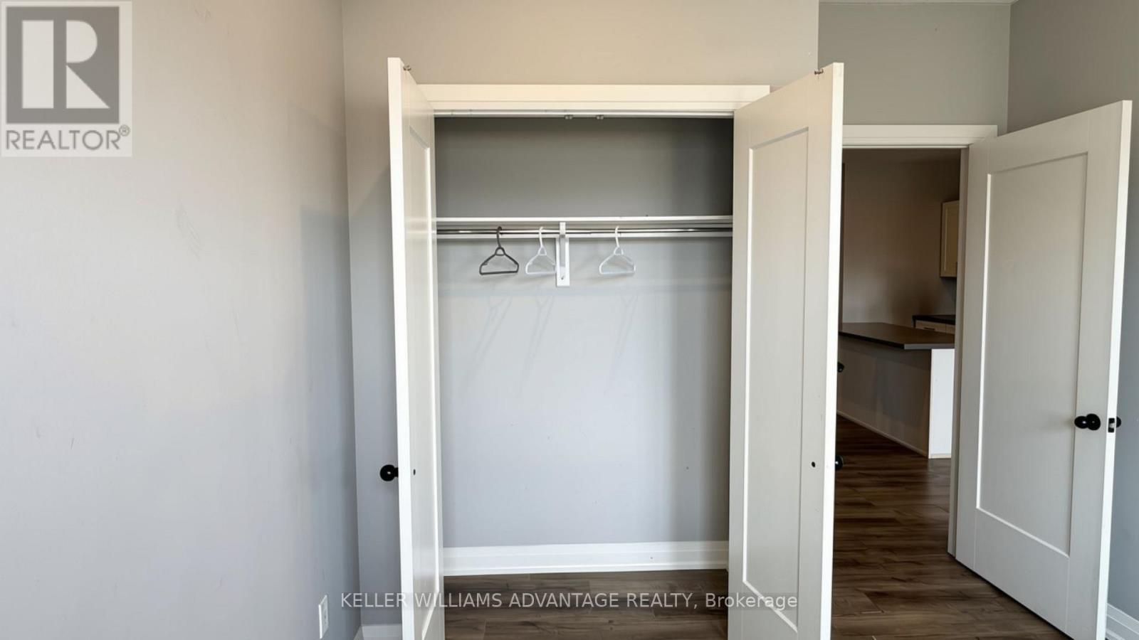 39 Kent Street N Property Photo 5