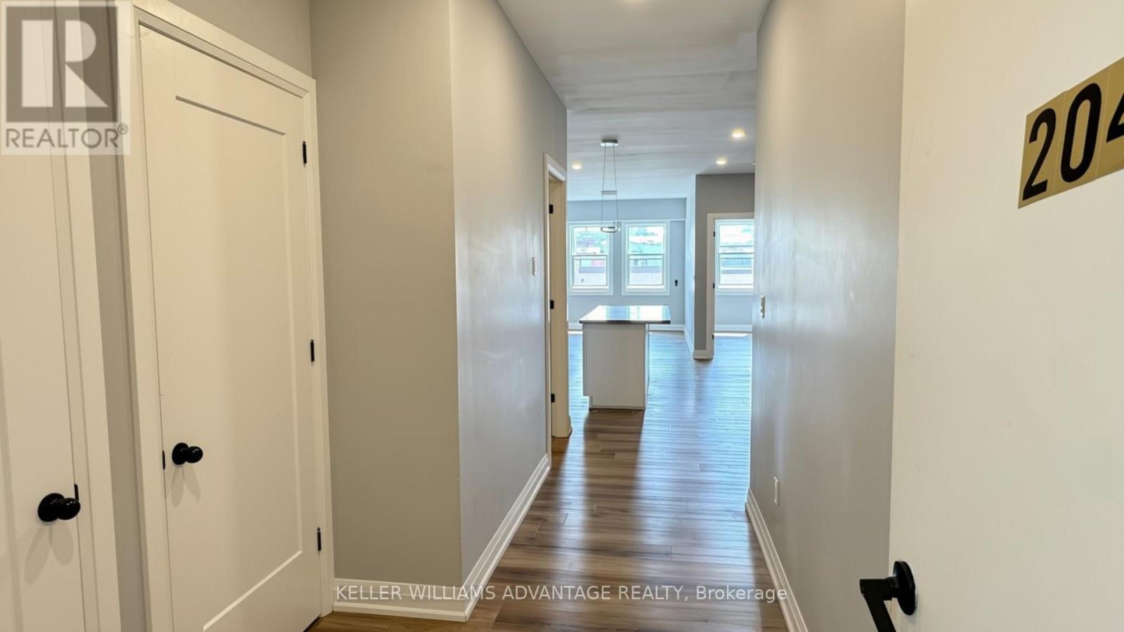 39 Kent Street N Property Photo 24