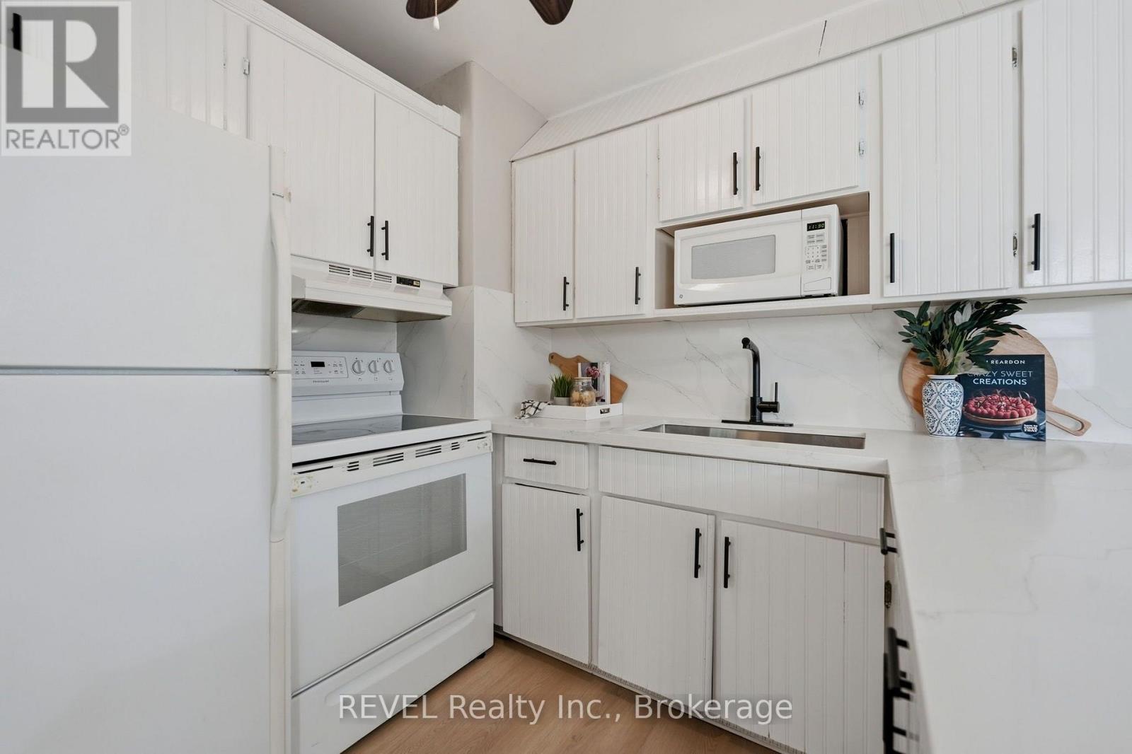 7962 Booth Street Property Photo 10