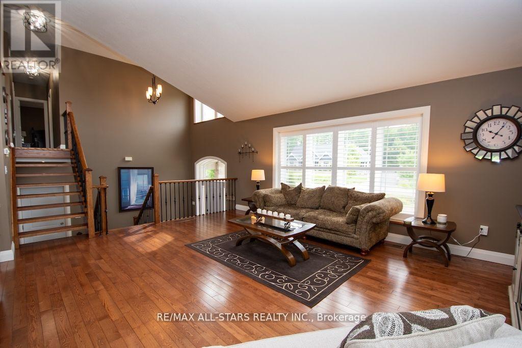 15 Rustlewood Avenue Property Photo 9