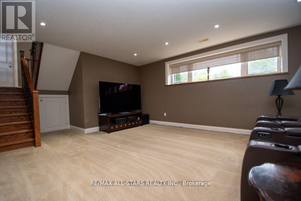 15 Rustlewood Avenue Property Photo 30