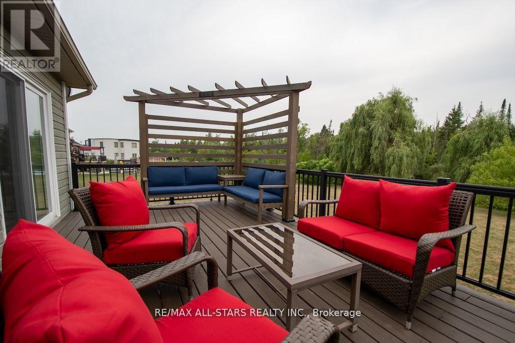 15 Rustlewood Avenue Property Photo 34