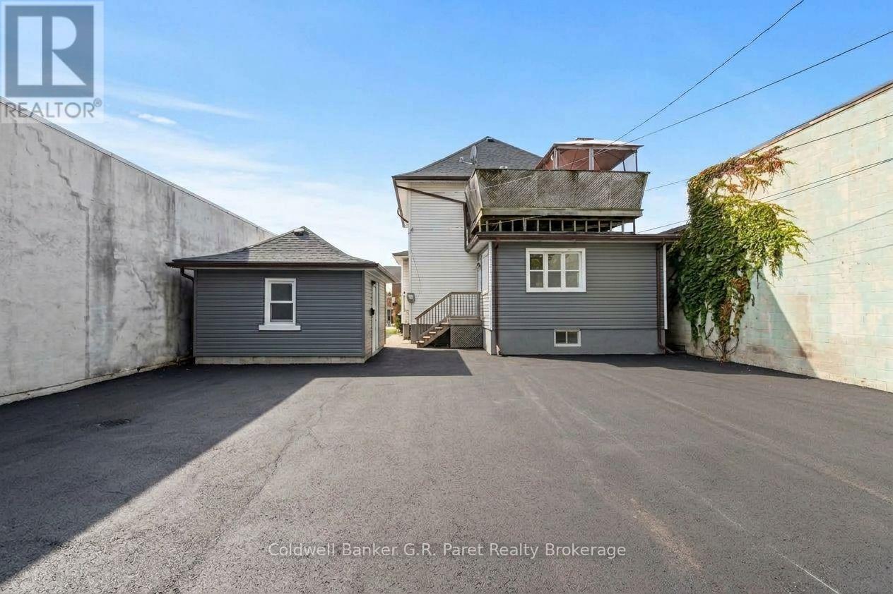 39 Norfolk Street N Property Photo 2