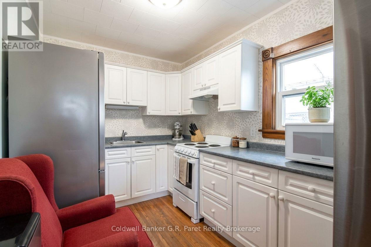 39 Norfolk Street N Property Photo 5