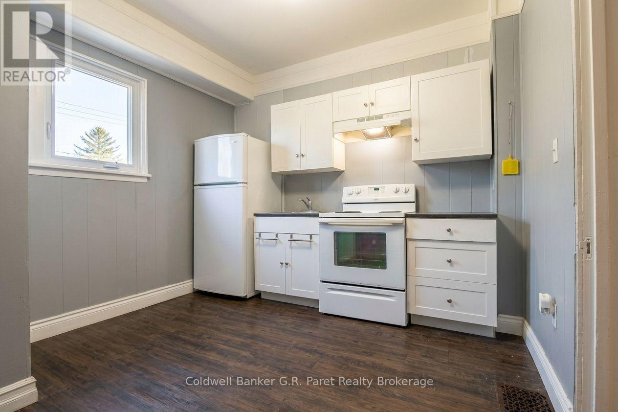 39 Norfolk Street N Property Photo 8