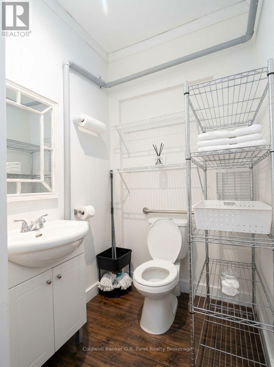 39 Norfolk Street N Property Photo 9