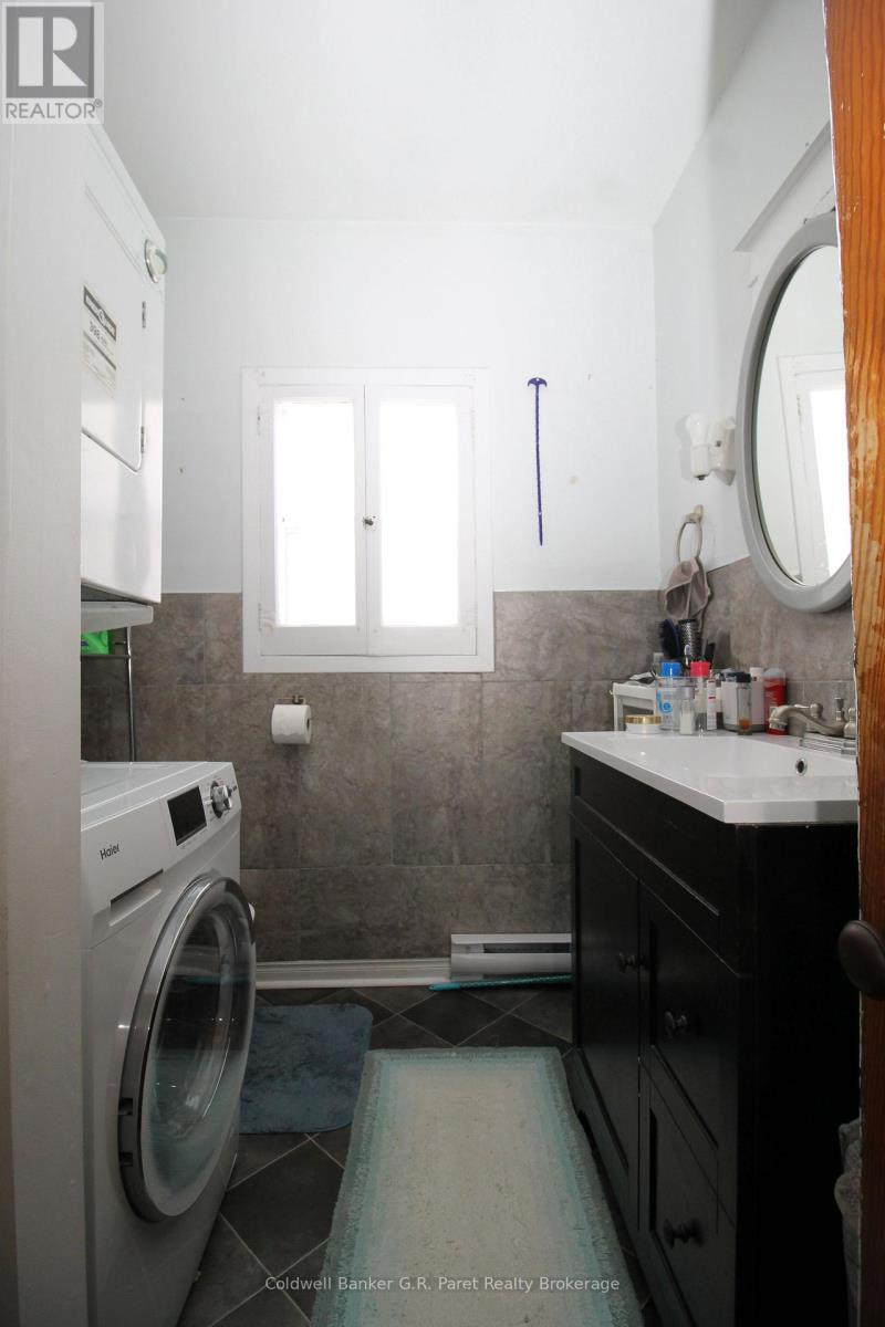 39 Norfolk Street N Property Photo 10