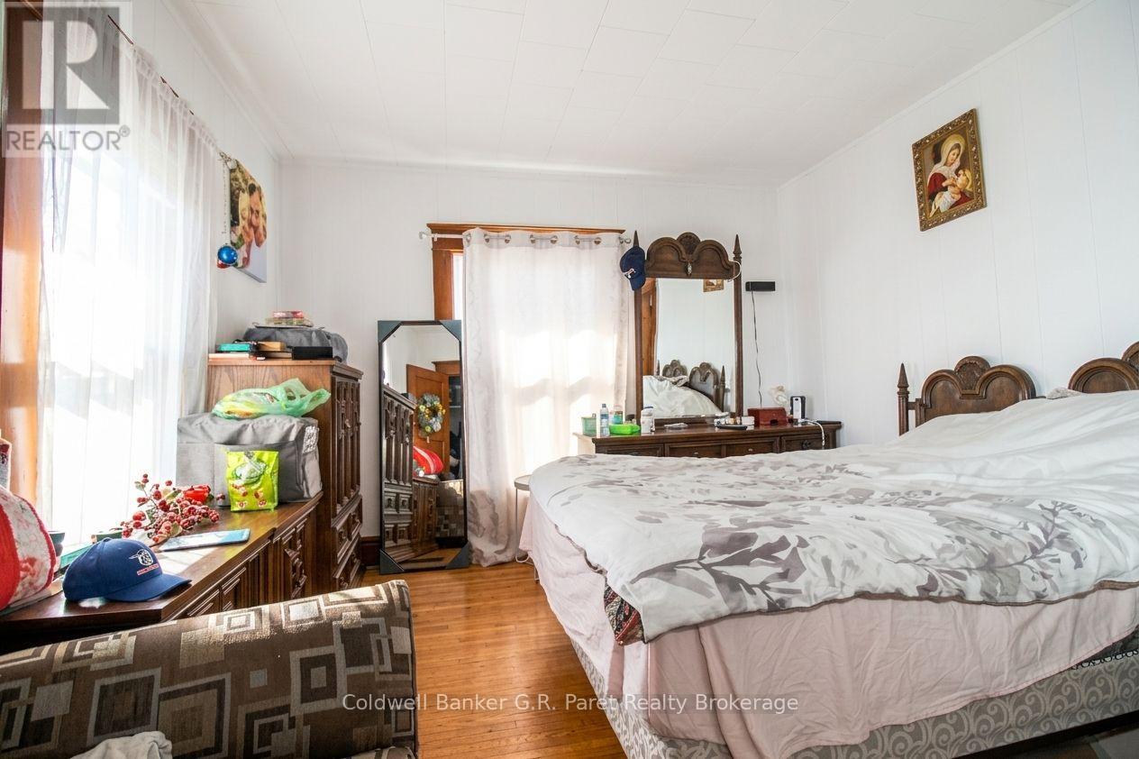 39 Norfolk Street N Property Photo 13